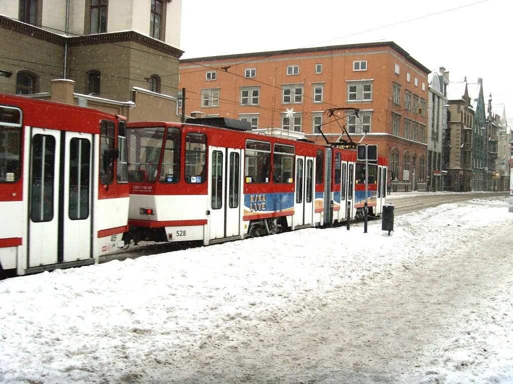 Tatra-Zug (KT4D) in der verschneiten Bahnhofstrasse, Berlin  10.1.2010