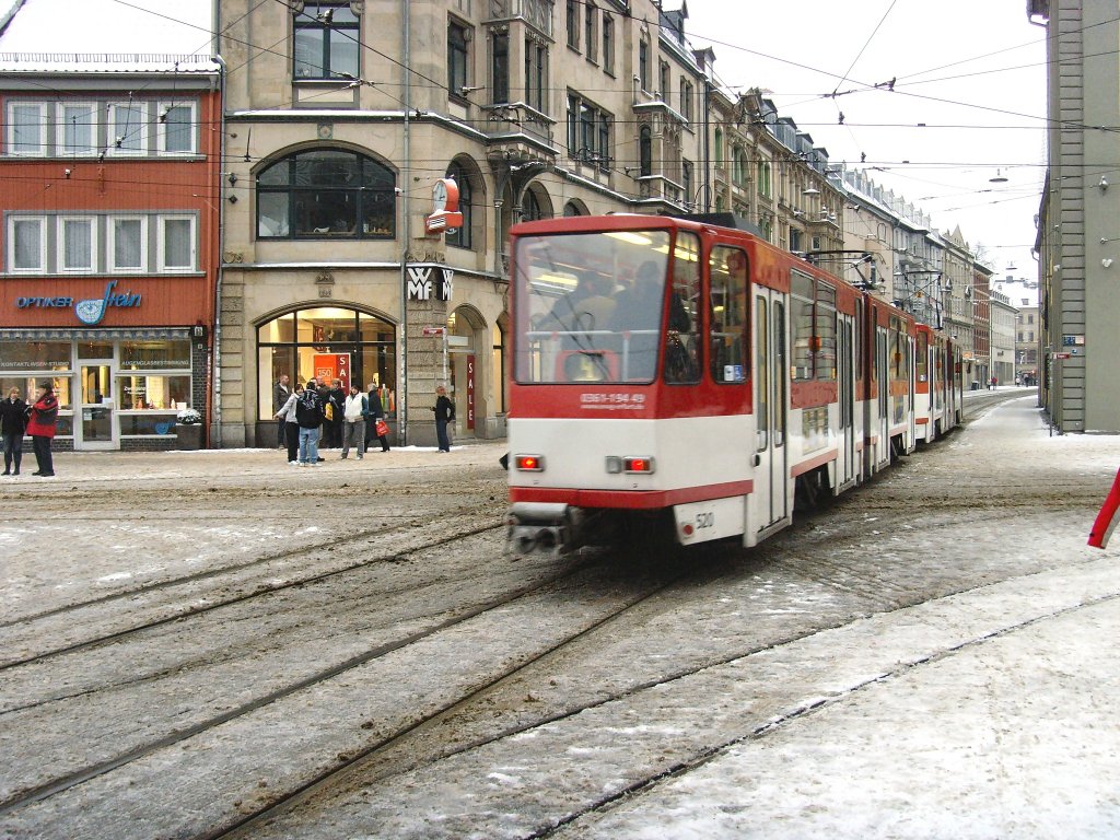 Tatra-Zug der Linie 4 fhrt in die Bahnhofstrasse, Erfurt 1.1.2010