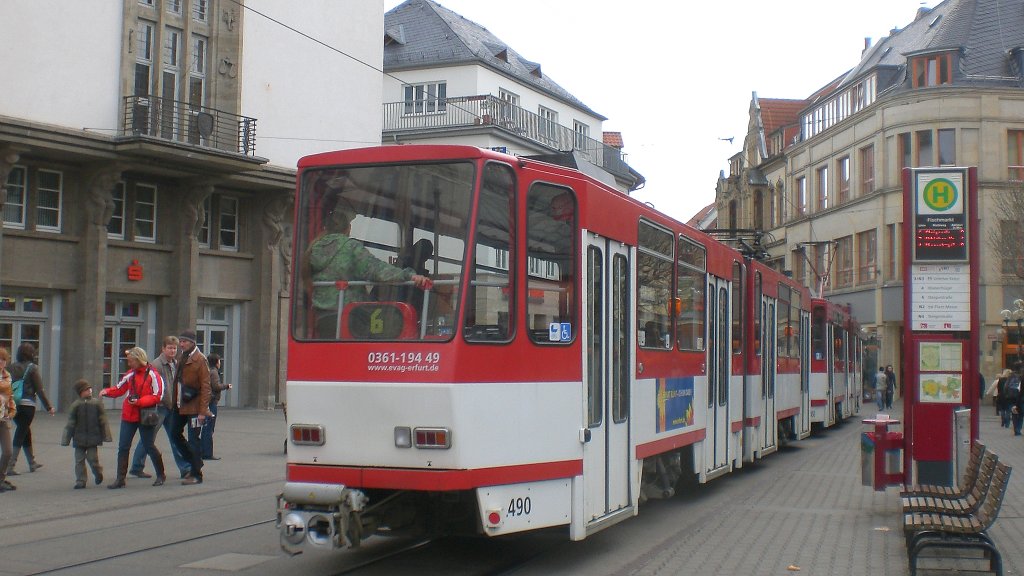 Tatra-Zug der Linie 6 am Fischmarkt, Erfurt 31.3.2010