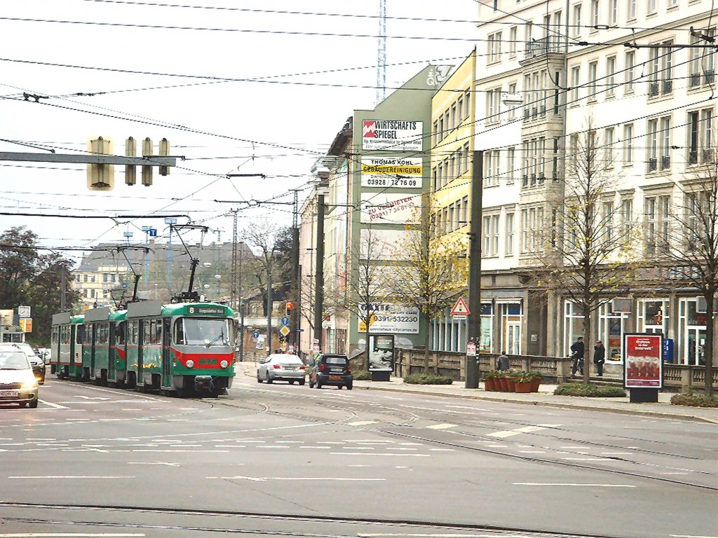 TATRA-Zug der Linie 8 im Einsatz, Magdeburg November 2009