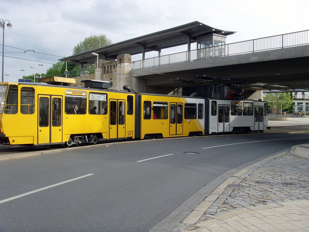 Tatra-Zug mit Niederflurmittelteil am Sdbahnhof, gera Mai 2010