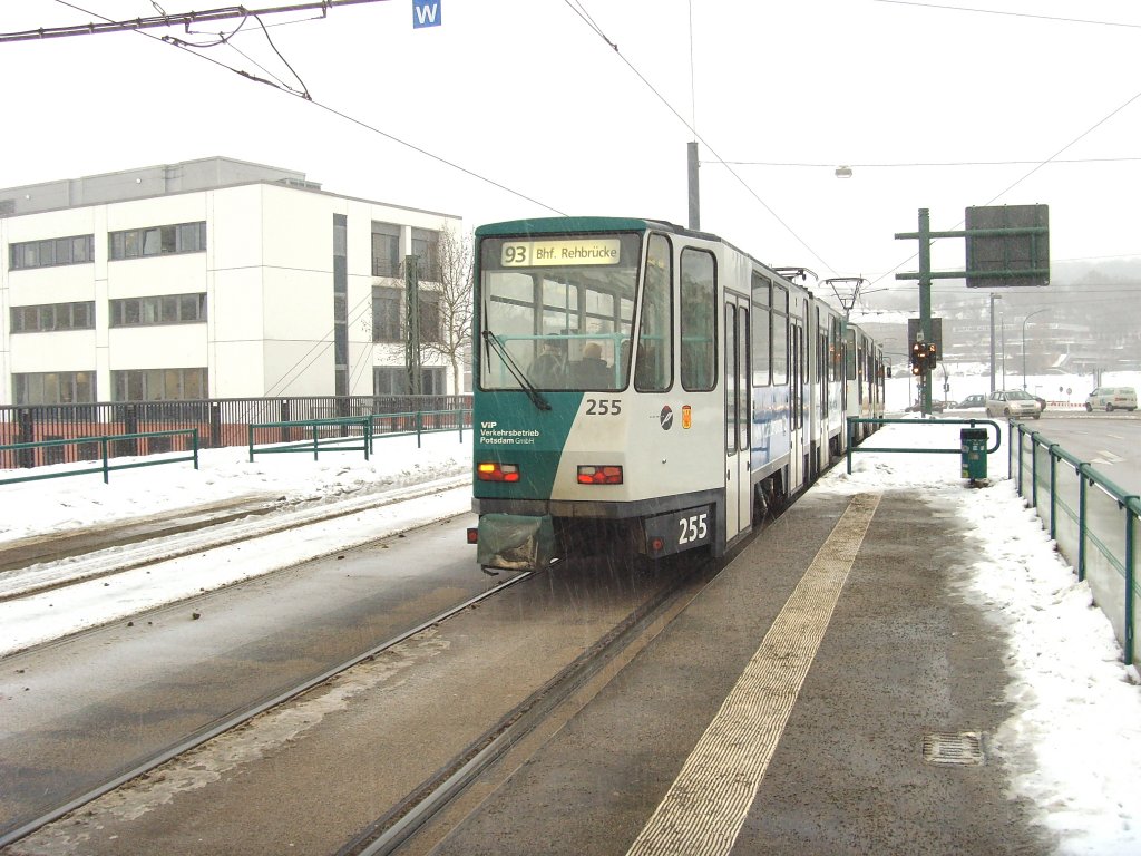 Tatra-Zug im Schneetreiben am Bhf Potsdam Hbf, 2. 2. 2010