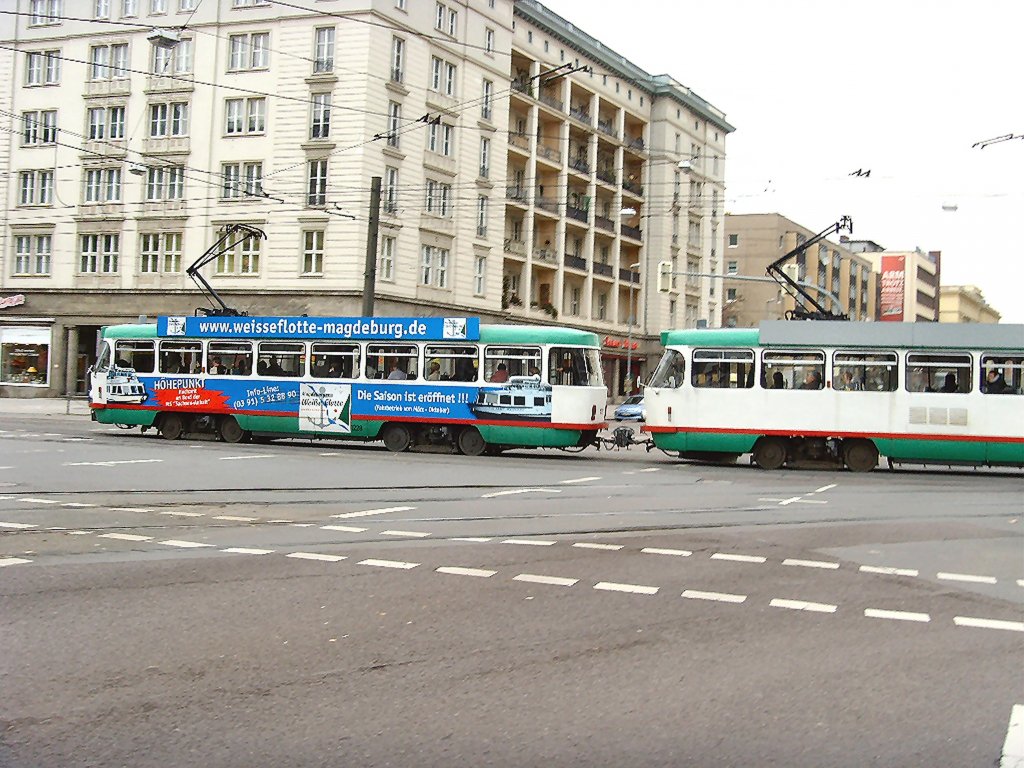 TATRA-Zug unterwegs zum Hauptbahnhof, Magdeburg November 2009