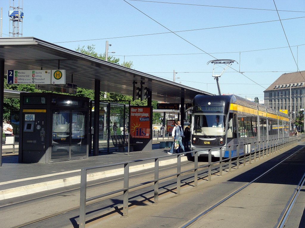 Tw 1216 der LVB an der Hst. Hauptbahnhof, Juni 2010