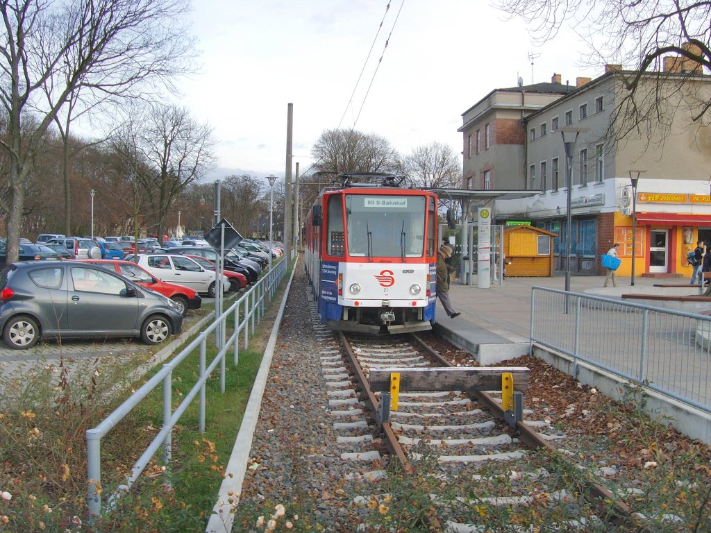 Tw 21 der Strausberger Eisenbahn an der Endstelle bahnhof Strausberg, November 2009