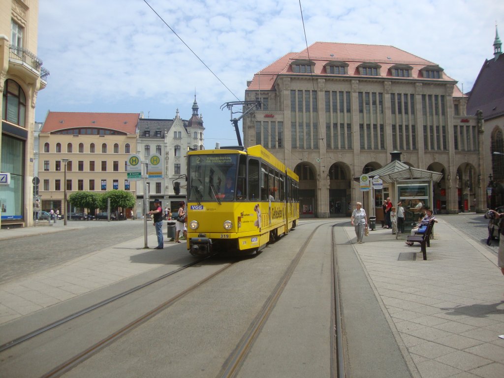 Tw 319 am 13.6.10 in der Haltestelle Demianiplatz .