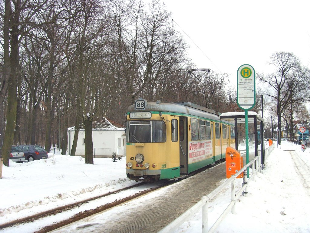 Tw 43 der SRS an der Endstation Friedrichshagen, 29. 1. 2010