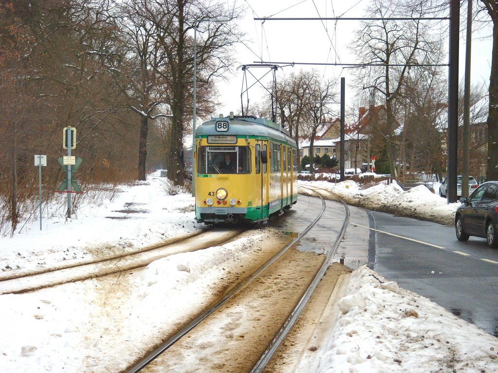 Tw 43 der SRS kurz vor der Endstation Friedrichshagen, 28.1.2010