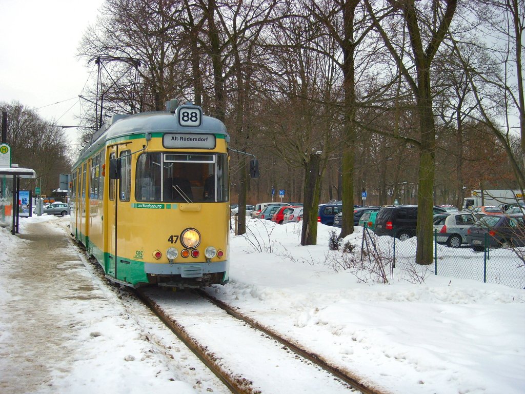 Tw 47 der SRS im verschneiten Friedrichshagen, 29.1.2010