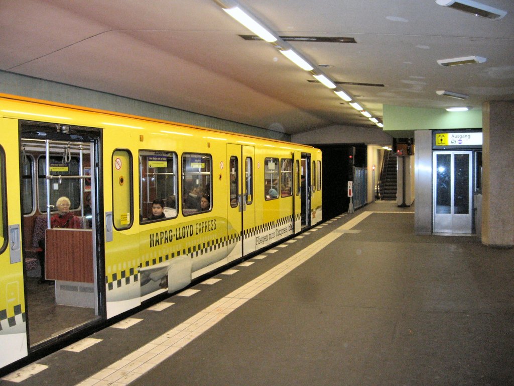 U-Bahnzug in Alt-Tegel (U6), Berlin 5. 1. 2007