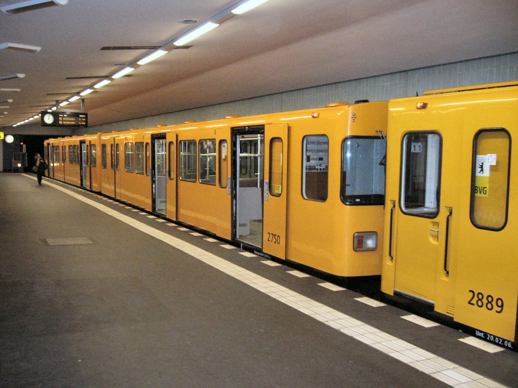 U-Bahnzug der U6 in Alt-Tegel, Berlin 5.1.2007