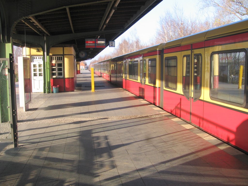 Zug der Br 481 in Wittenau, Berlin 3.12.2006