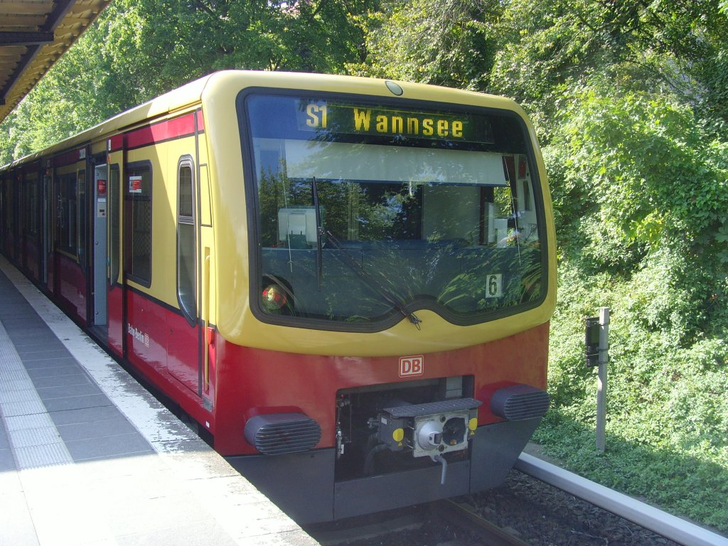 Zug nach Wannsee im Bhf Botanischer Garten am 10.9.2010