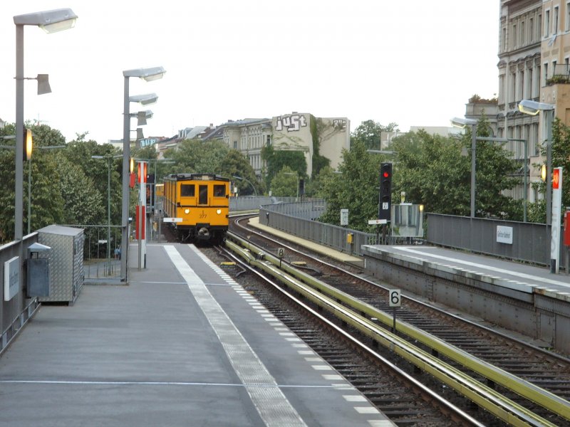 A2-Zug auf der U1, U-Bhf Grlitzer Bahnhof - 29. 8. 2009