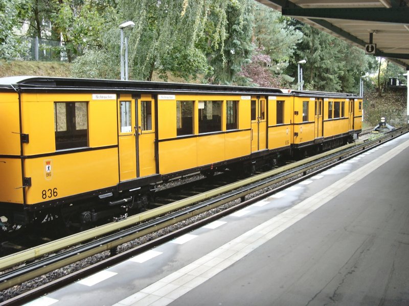 A2-Zug in Krumme Lanke, U3 Berlin 13.9.2009