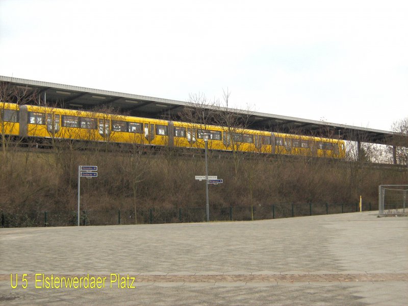 Blick zur U-Bahnstation Elsterwerdaer Platz, Mrz 2009