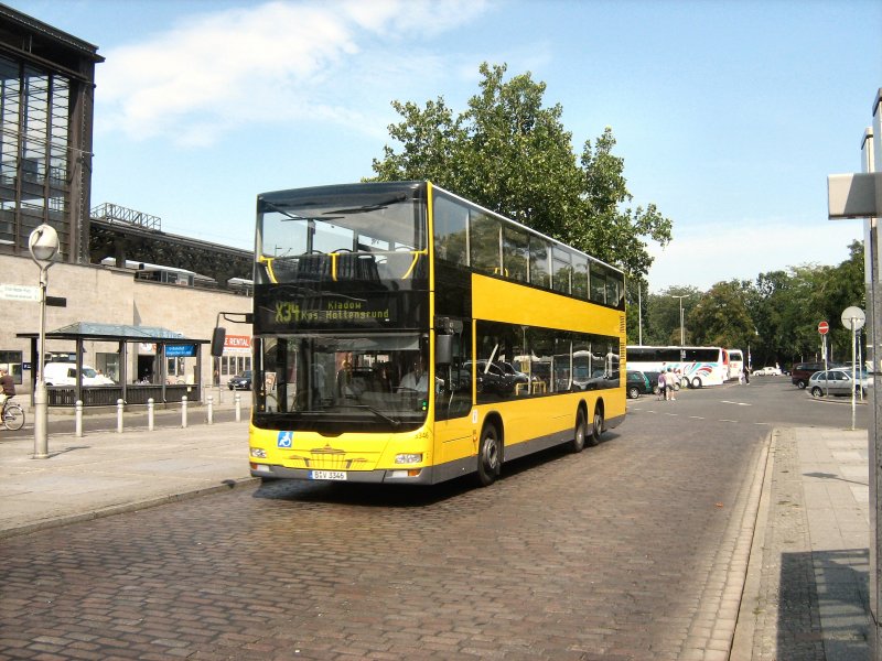 Bus der Linie X34 nach Kladow am Bhf Zoo, Berlin Juli 2009