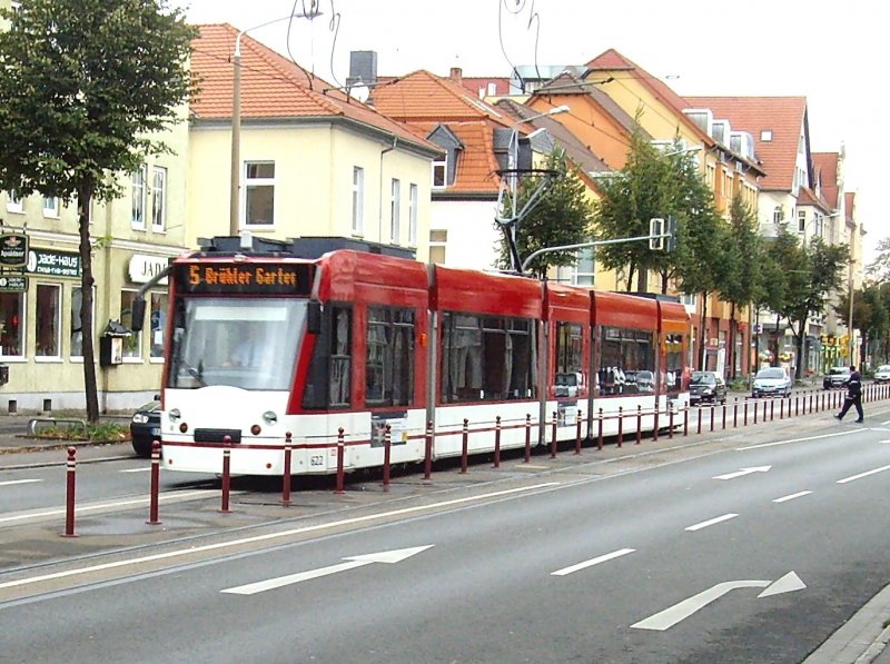 Combino 622 der 1. Lieferserie in der Magdeburger Allee stadteinwrts, Erfurt Oktober 2009