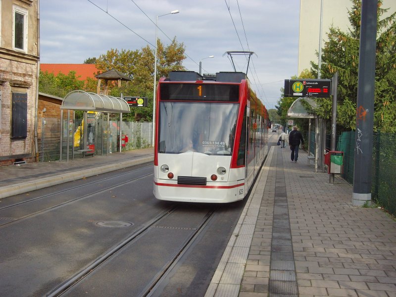 Combino der Linie 1 an der neuen Haltestelle Salinenstrasse in Richtung Rieth am Beginn der Neubaustrecke, Erfurt Oktober 2009