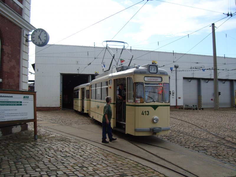 Der Gotha-Zug aus Tw 413 und Bw 509 am 05.09.09 in der Hauptwerkstatt .