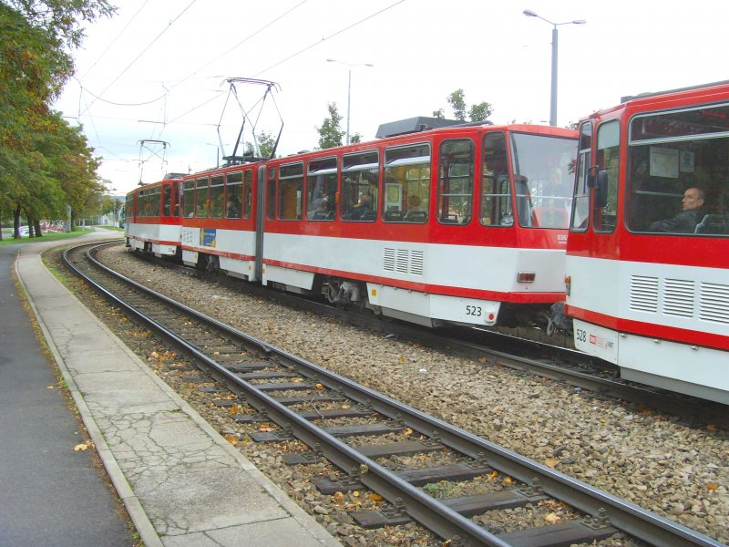Die Dreiertraktion war im Linienverkehr meist auf die Linie 3 beschrnkt, Erfurt Oktober 2009