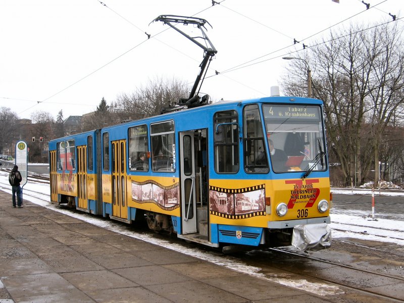 Direkt vorm Gothaer  Hauptbahnhof geht es mit der Strassenbahn weiter in den Thringer Wald - 2005