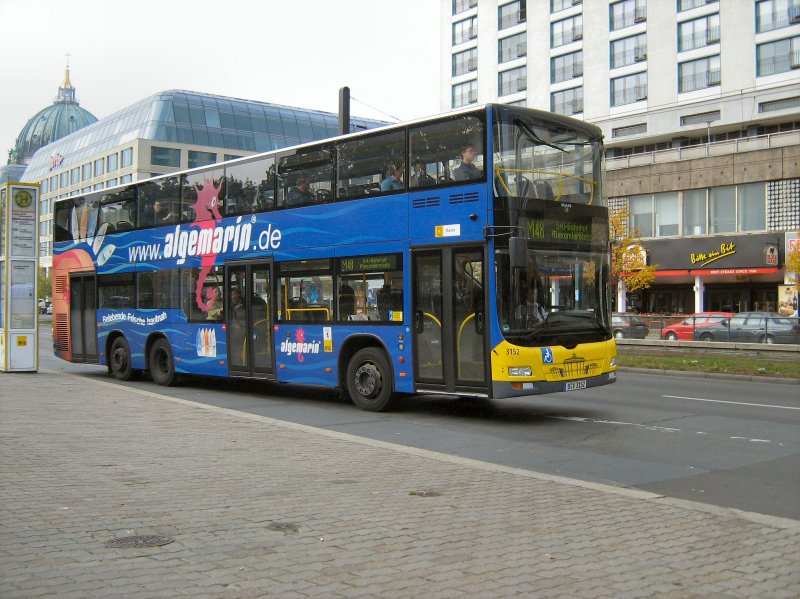 Doppeldeckerbus in Berlin-Mitte, 2008