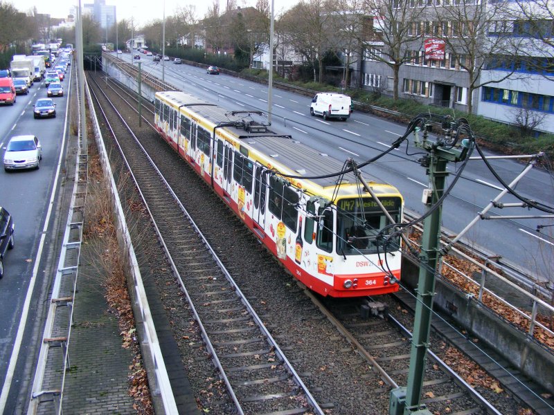 Ein dreiteiliger Stadtbahnwagen B auf der Tunnelrampe zwischen der Haltestelle Kohlgartenstrae und dem Tunnelbahnhof Mrkische Strae am 19. Dezember 2008 als Linie U 47 nach Westerfilde.