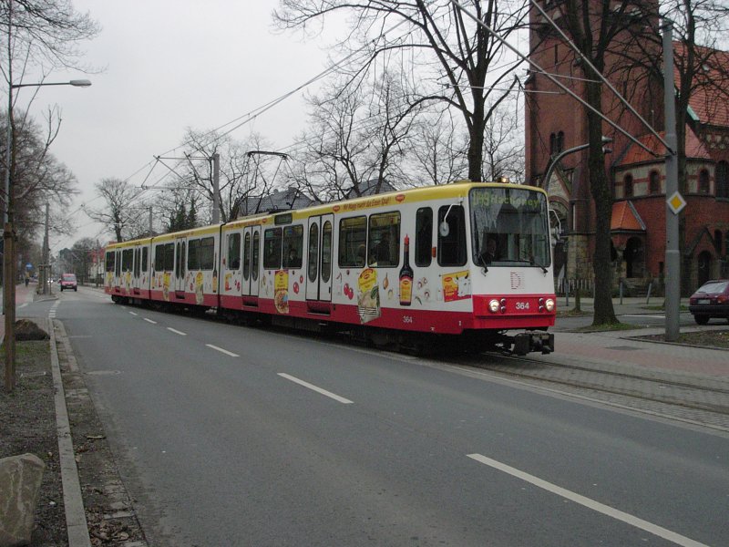 Ein dreiteiliger Stadtbahnwagen B der Dortmunder Stadtwerke in der Ortsdurchfahrt von Lnen-Brambauer als Linie U49 nach Dortmund-Hacheney am 10.02.2004.
