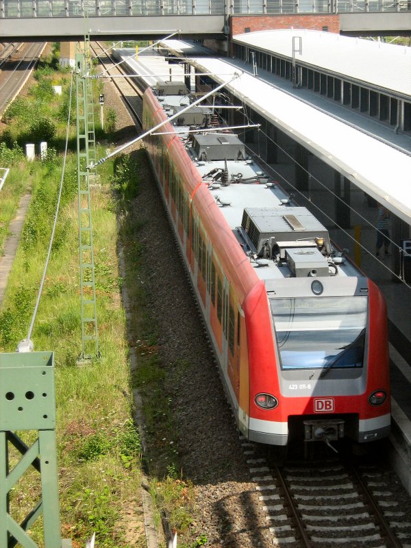 Elektrischer Triebzug der S-Bahn Stuttgart in Berlin-Gesundbrunnen, Juli 2009