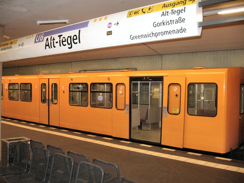 Endbahnhof Alt-Tegel mit U-Bahnzug, 2007