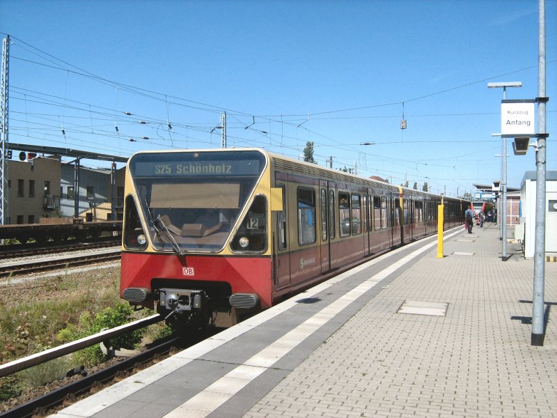 Endstation Henningsdorf bei berlin, Zug der BR 480 auf der eingekrzten Strecke Henningsdorf - Schnholz, S-Bahn berlin im Juli 2009
