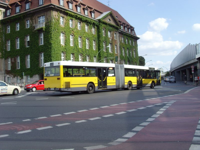 Gelenkbus am Rathaus Spandau, 2008