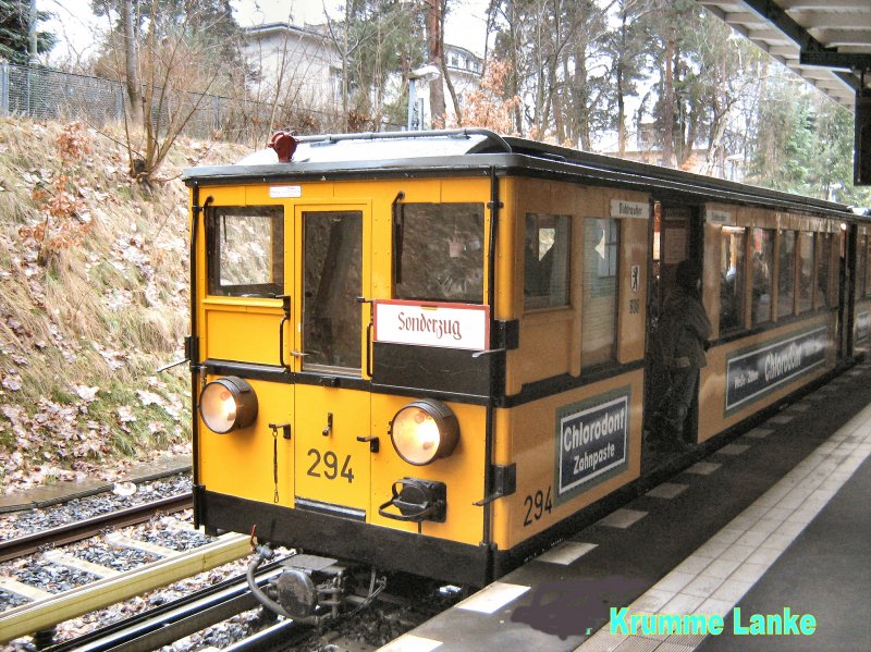 Hist. U-Bahnzug auf der U3 - Krumme Lanke