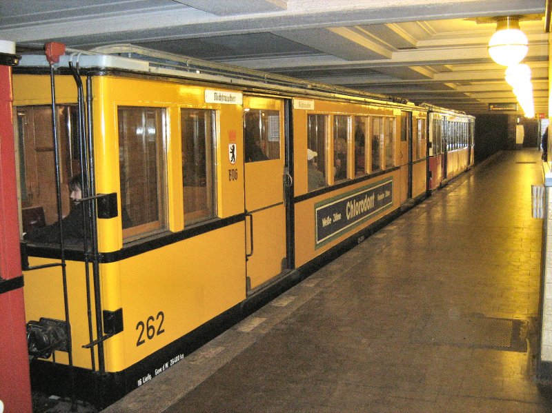 Hist. U-Bahnzug auf der U3, 15.3.2009