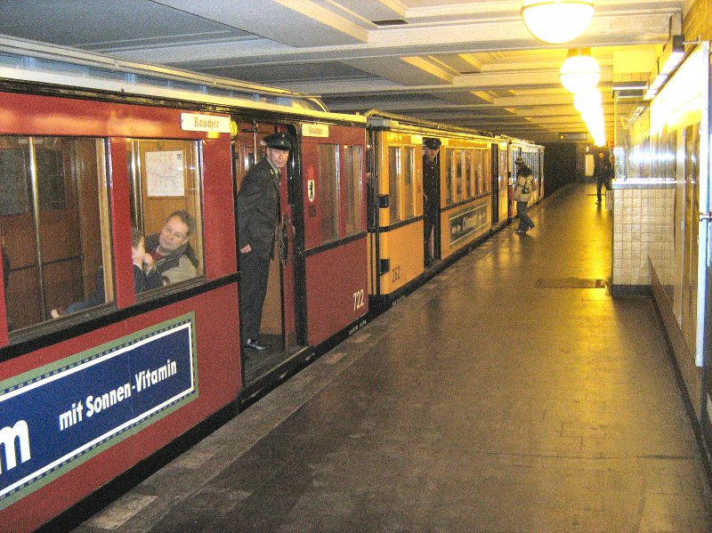 Hist. U-Bahnzug auf der U3, 15.3.2009