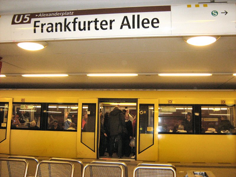 Im U-Bhf Frankfurter Allee, 2009