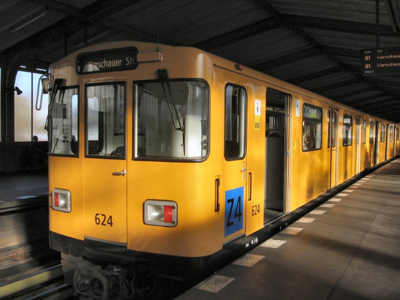 Kleinprofil-U-Bahnzug nach warschauer Strasse, 2006