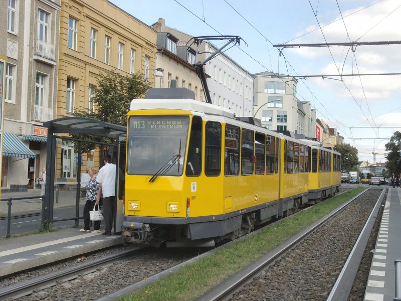 KT4D-Zug der Linie M13 nach Wedding in Weiensee, 17.9.2009