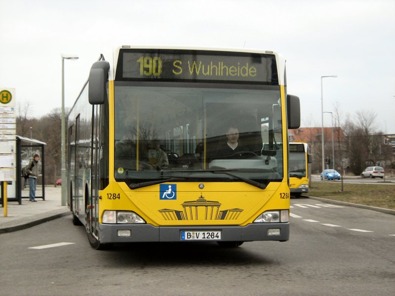 Linie 190 nach Wuhletal am Elsterwerdaer Platz, Mrz 2009