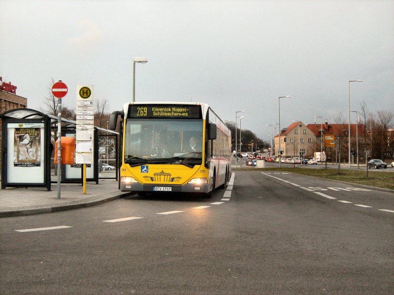 Linienbus nach Kpenick am Elsterwerdaer Platz, Mrz 2009