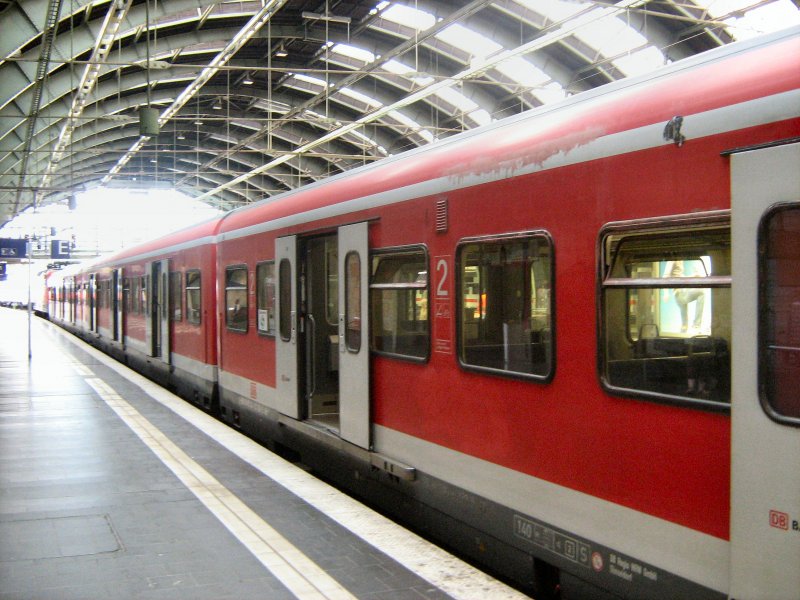 Nicht nur Doppelstockzge sind auf der Stadtbahn als S-Bahnersatz im Einsatz, hier im Ostbahnhof - August 2009