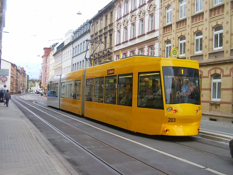 Niederflurbahn auf der neuen Linie 1 in Gera