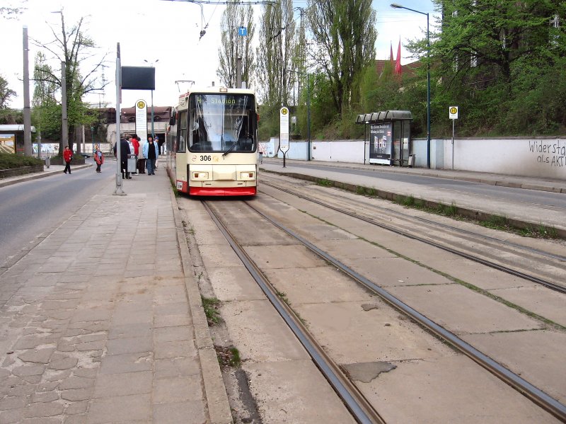 Niederflurbahn Richtung Stadtmitte, 2006