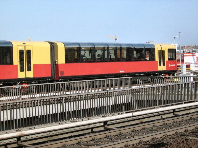 PanoramaS-Bahn bei der Einfahrt in den Ostbahnhof, Ostern 2009