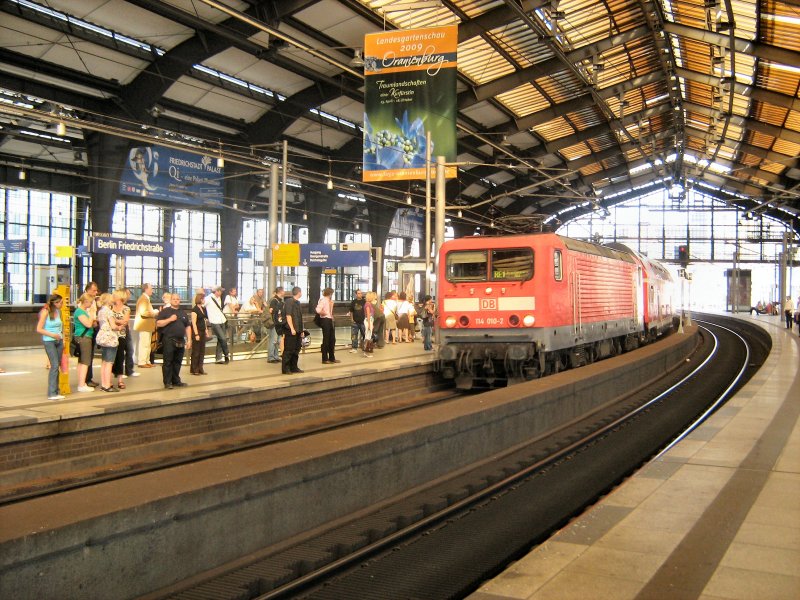 RE als S-bahn-Ersatzverkehr im Bahnhof Friedrichstrasse, Juli 2009