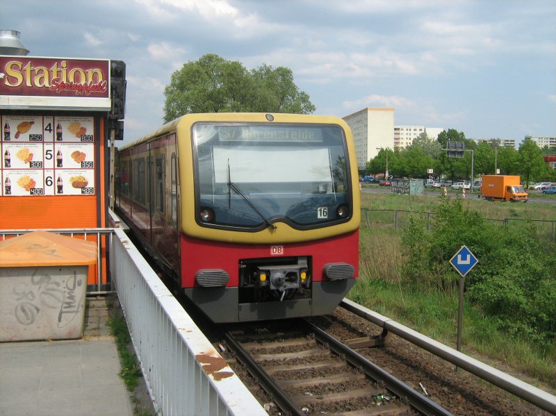 S 7 nach Ahrensfelde im Berliner Osten, April 2009