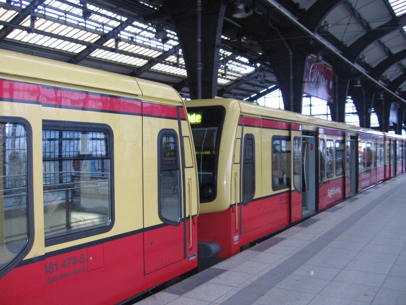 S-Bahn im Bhf. Friedrichstrasse, 2007