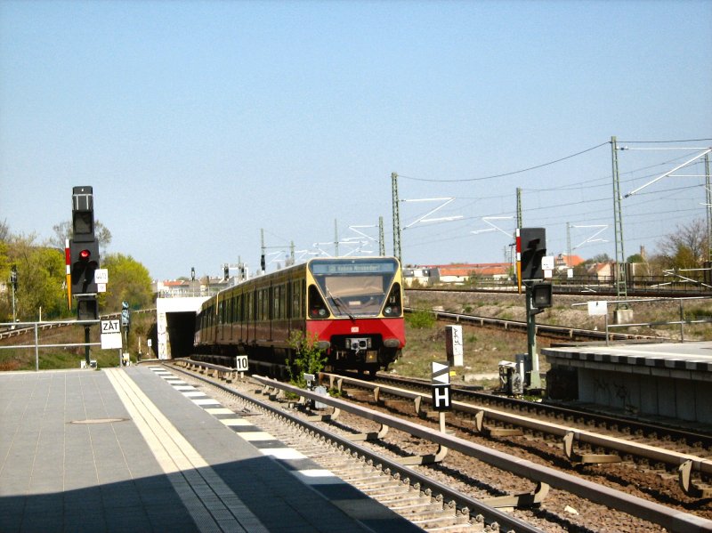 S-Bahn - Einfahrt in den Bhf. Bornholmer Strasse, Ostern 2009