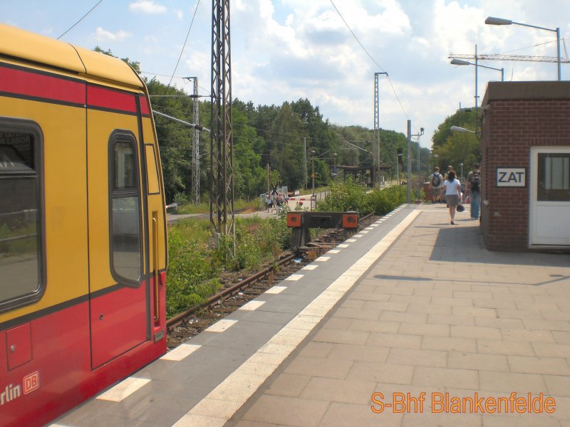 S-Bahn mit Gleisende in Blankenfelde, Juli 2009